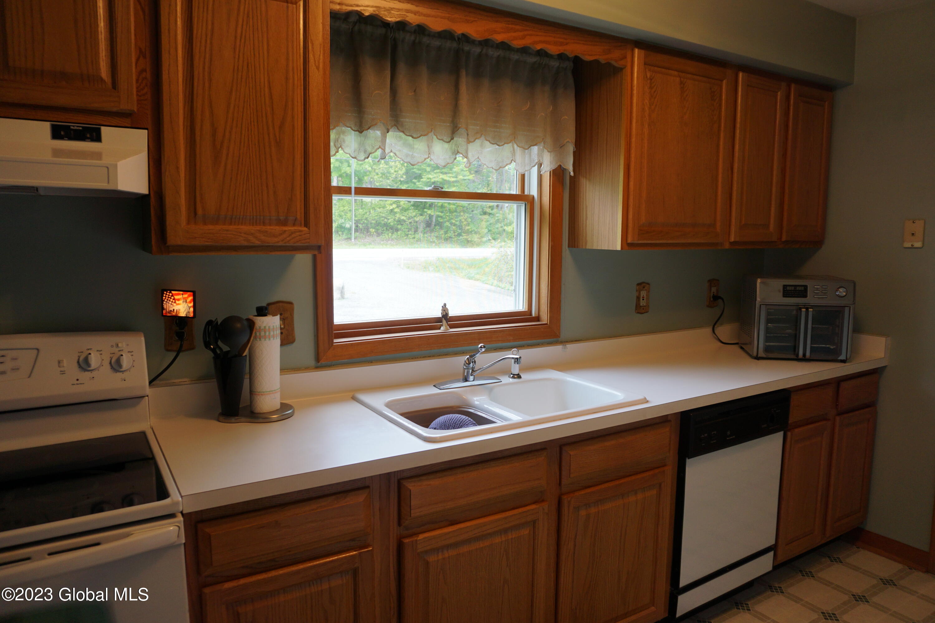 131 Sinclair Road Edinburg, NY 12134 - Photo 3 of 43 DSC03856