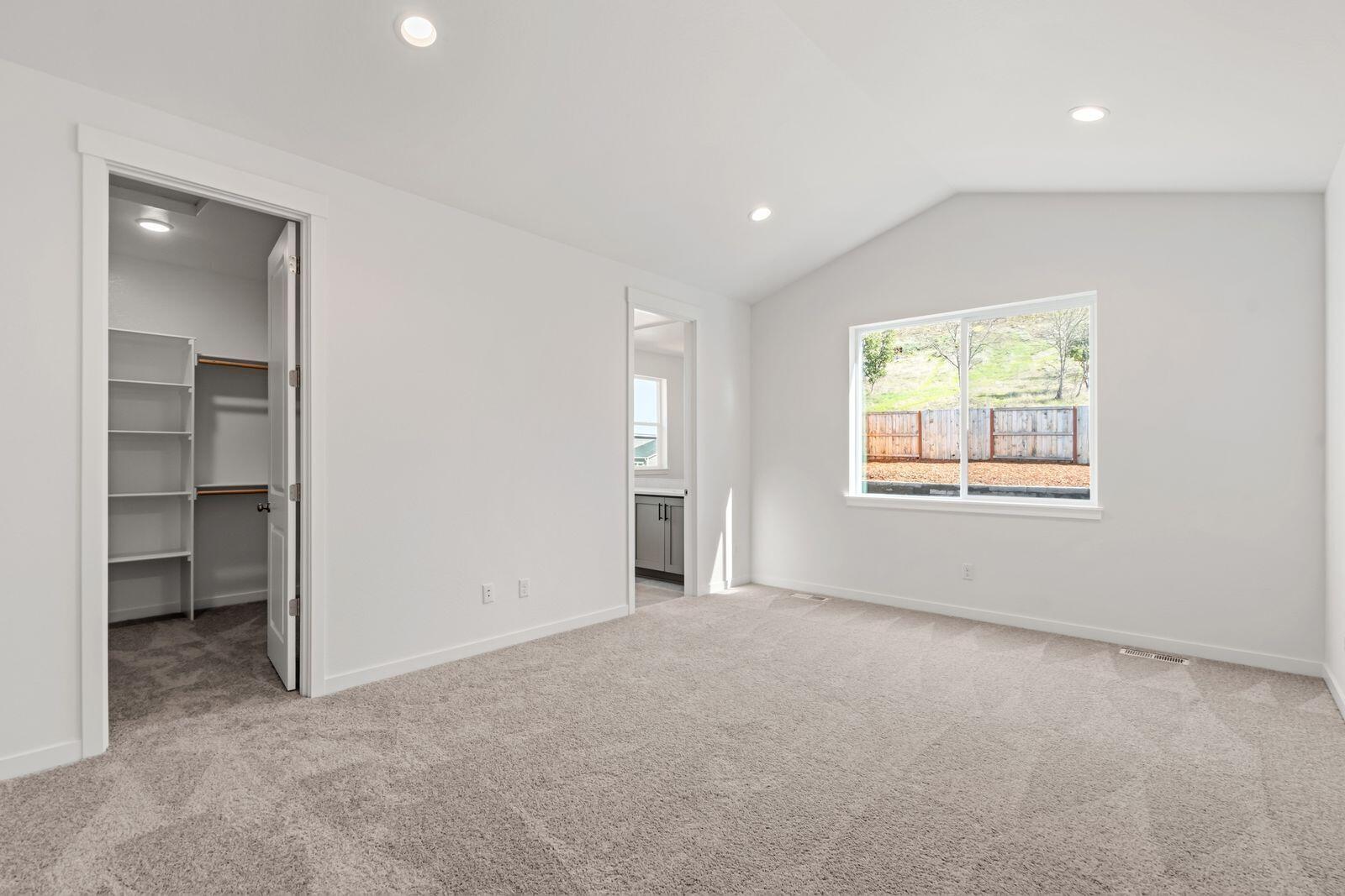 671 Old Waverly Way, Unit 21 Eagle Point, OR 97524 - Photo 14 of 28 13