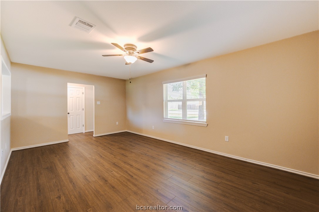 703 Horlock Street Navasota, TX 77868 - Photo 7 of 37