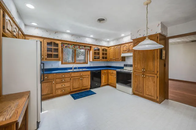 $389,000 | 1910 Knollwood Drive, Fairmont, MN 56031