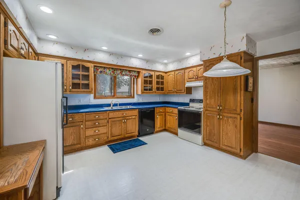 $389,000 | 1910 Knollwood Drive, Fairmont, MN 56031