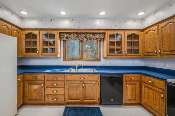$389,000 | 1910 Knollwood Drive, Fairmont, MN 56031