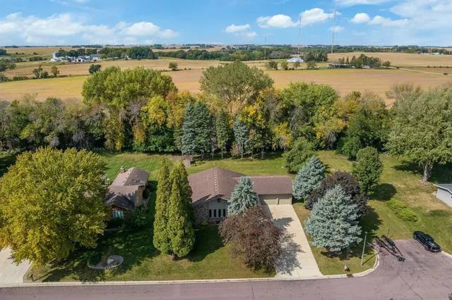 $389,000 | 1910 Knollwood Drive, Fairmont, MN 56031