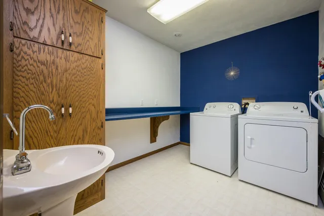 $389,000 | 1910 Knollwood Drive, Fairmont, MN 56031