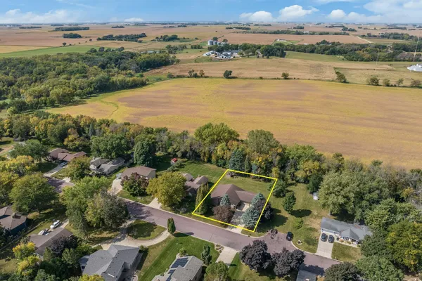 $389,000 | 1910 Knollwood Drive, Fairmont, MN 56031