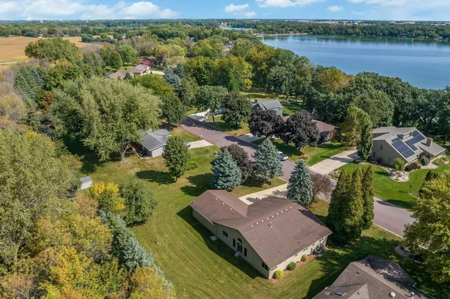 $389,000 | 1910 Knollwood Drive, Fairmont, MN 56031