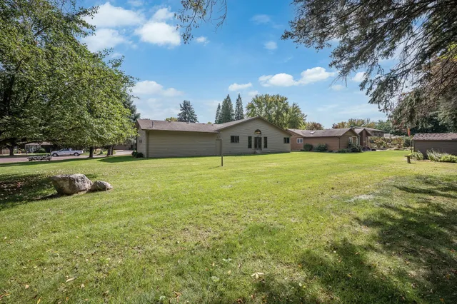 $389,000 | 1910 Knollwood Drive, Fairmont, MN 56031