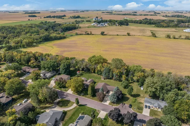 $389,000 | 1910 Knollwood Drive, Fairmont, MN 56031