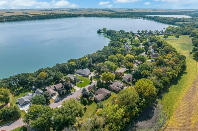 $389,000 | 1910 Knollwood Drive, Fairmont, MN 56031