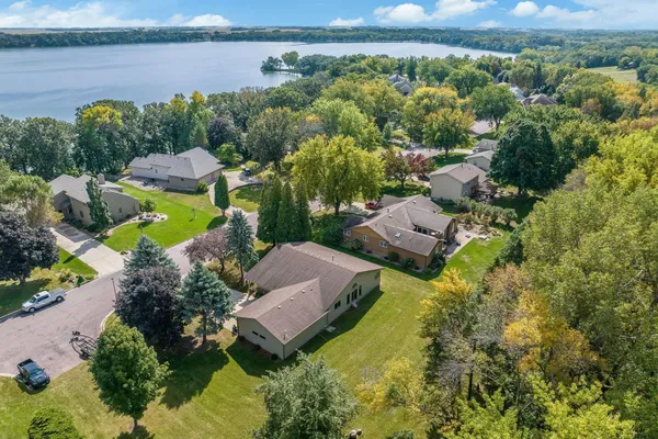 $389,000 | 1910 Knollwood Drive, Fairmont, MN 56031