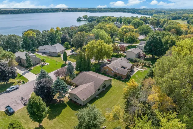 $389,000 | 1910 Knollwood Drive, Fairmont, MN 56031