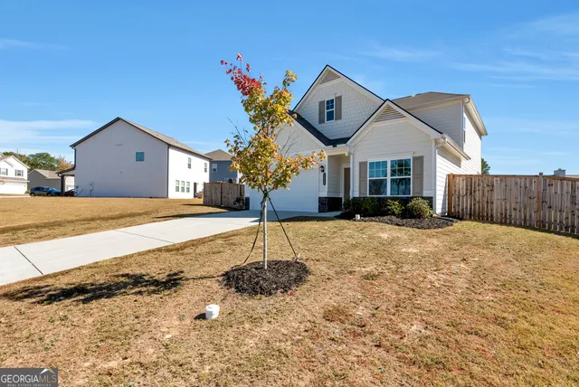a house view with a outdoor space
