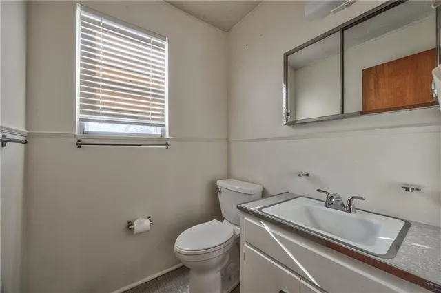 $325,000 | 7625 Baltimore Avenue, Kansas City, MO 64114