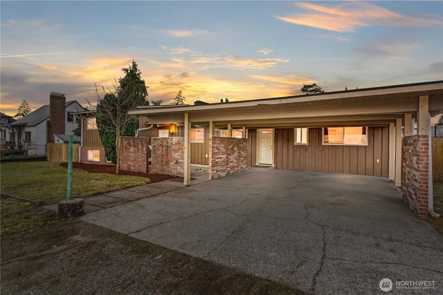 $595,000 | 616 117th Street South, Tacoma, WA 98444