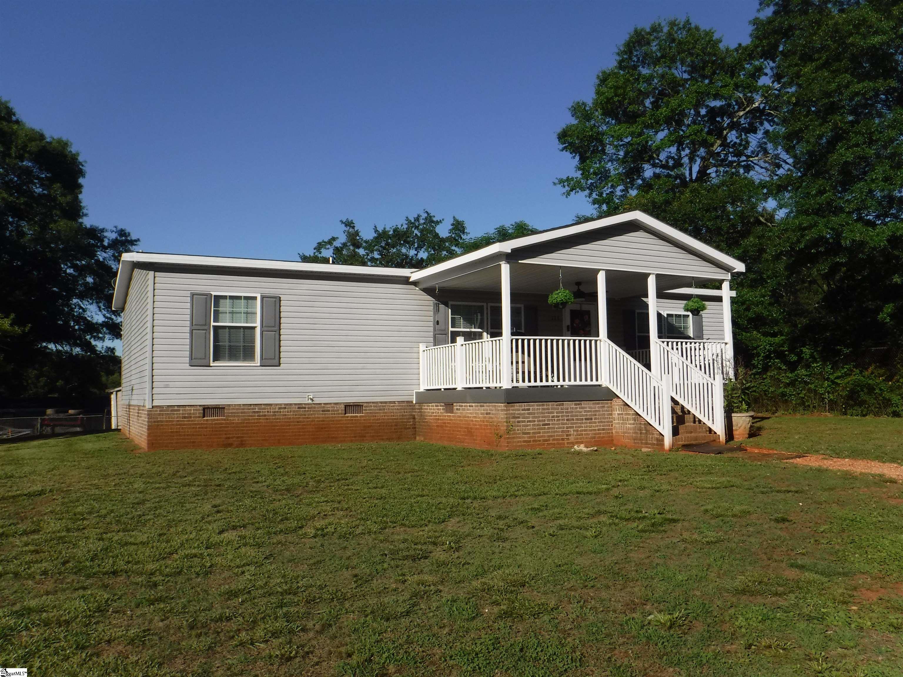 175 Madison Avenue Wellford, SC 29365 - Photo 1 of 26