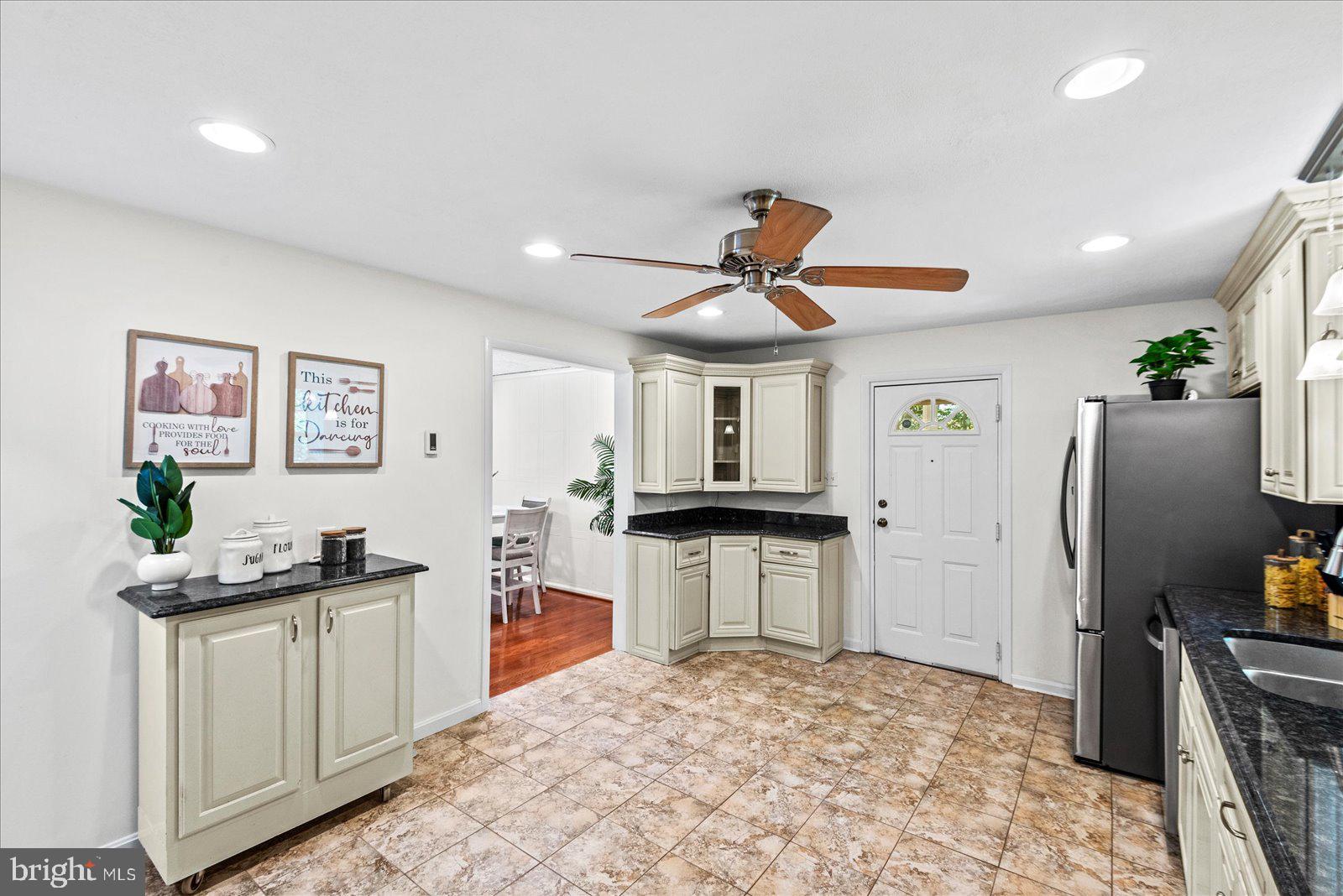 37 Hope Road Stafford, VA 22554 - Photo 10 of 47 kitchen with plenty of space