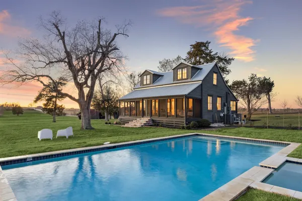 a view of a house with backyard and porch