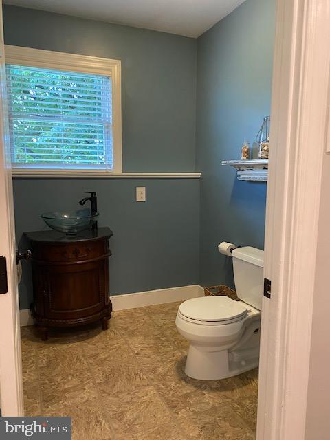 9 South Valley View Road Line Lexington, PA 18932 - Photo 14 of 24 Powder Room