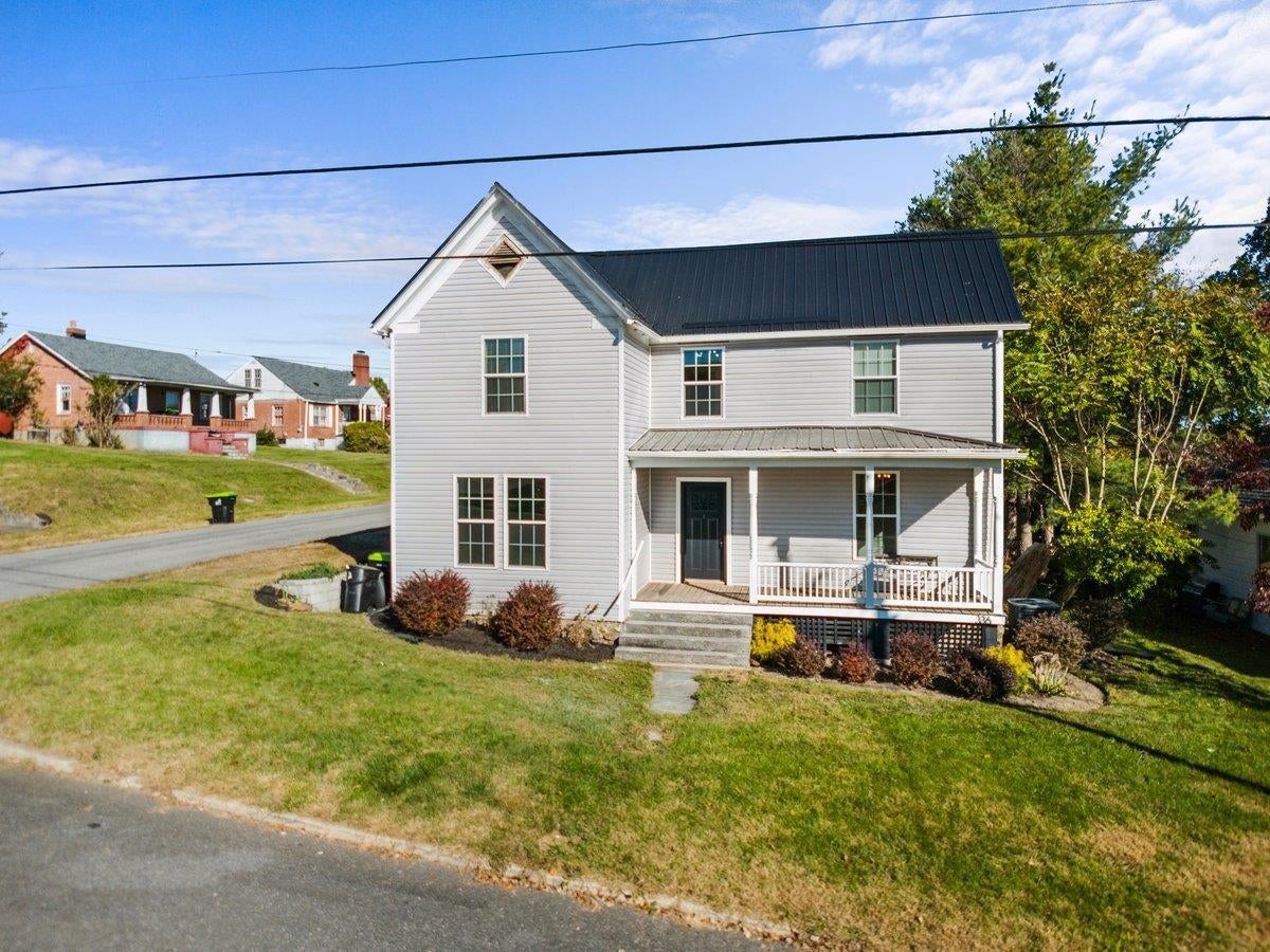 336 2nd Street Southwest Pulaski, VA 24301 - Photo 4 of 58 Gallery Image 4