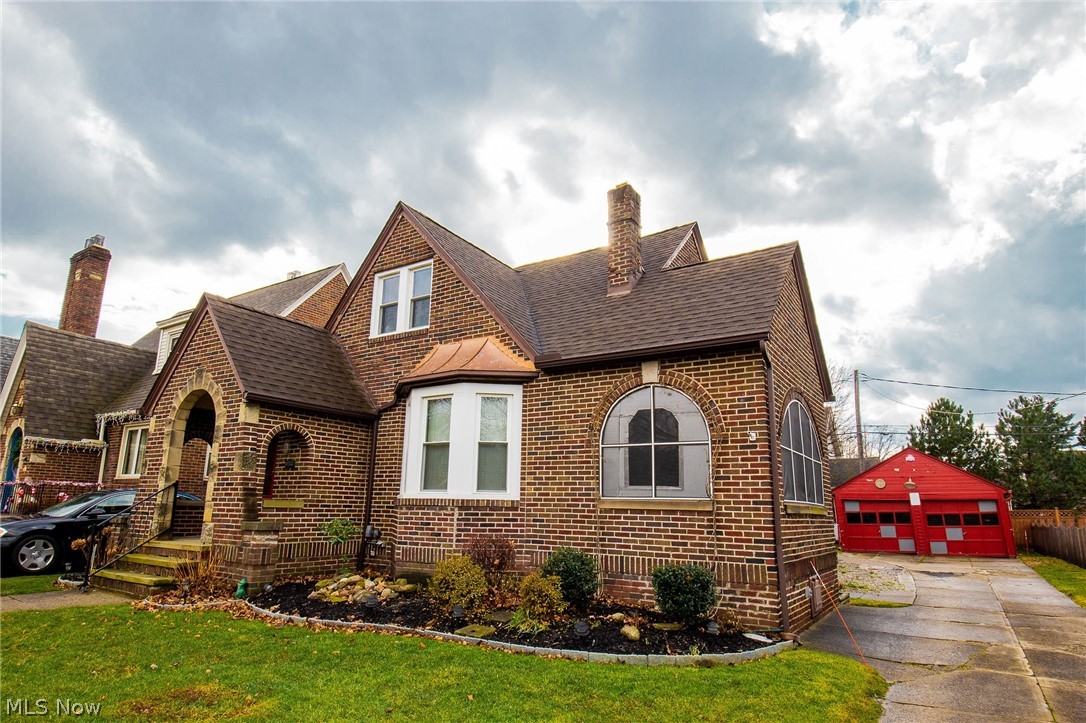 18004 Maplecliff Road Cleveland, OH 44119 - Photo 2 of 23 Gallery Image 2