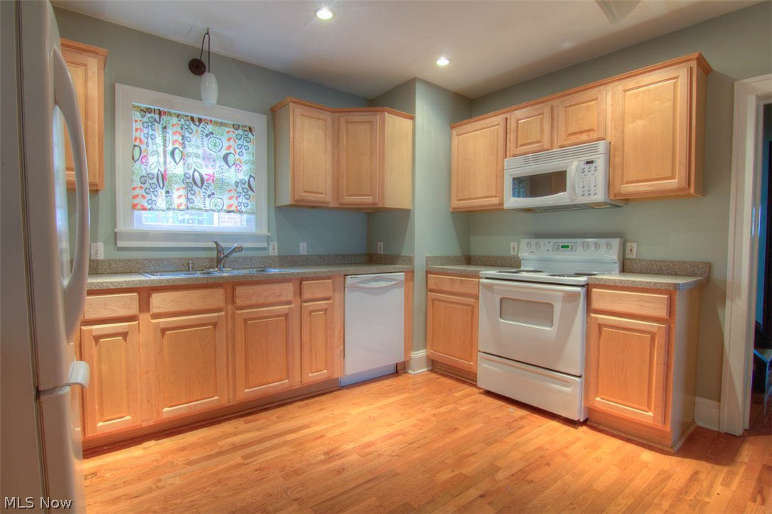 3686 Woodridge Road Cleveland, OH 44121 - Photo 9 of 19