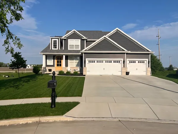 $505,000 | 1 Deerfield Court, Bloomington, IL 61705