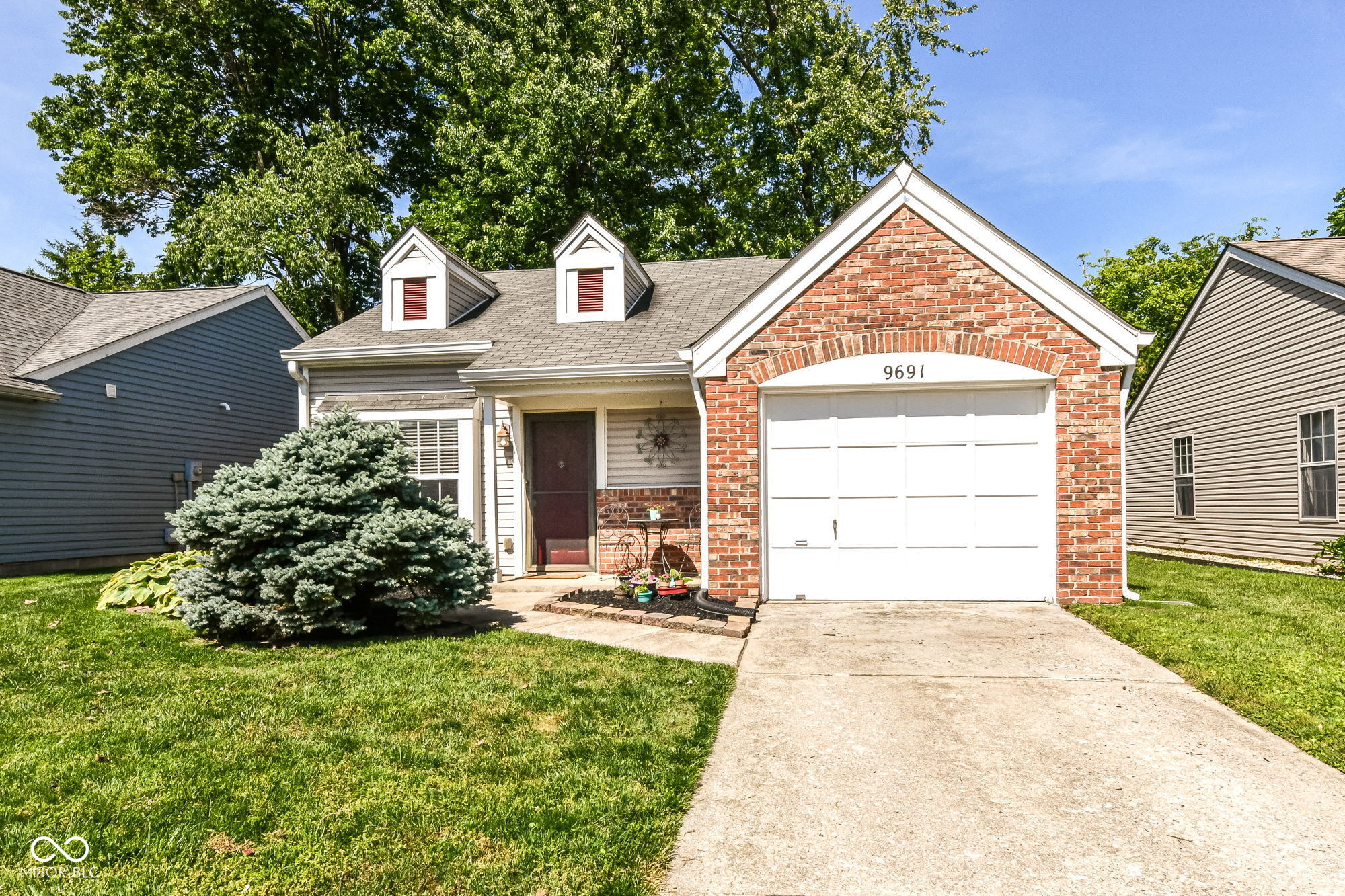 9691 Roxbury Drive Fishers, IN 46038 - Photo 1 of 28