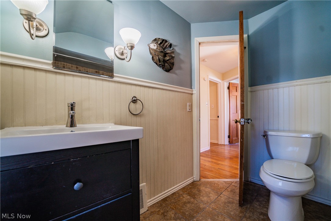 841 Englewood Road Cleveland Heights, OH 44121 - Photo 16 of 34