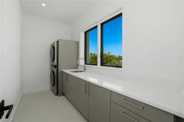 $13,995,000 | 264 8th Avenue South, Naples, FL 34102