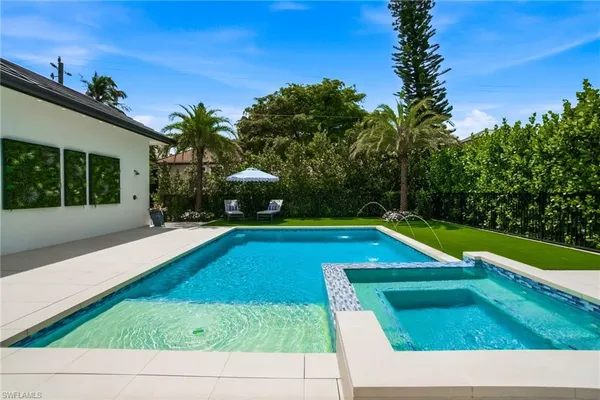 $13,995,000 | 264 8th Avenue South, Naples, FL 34102