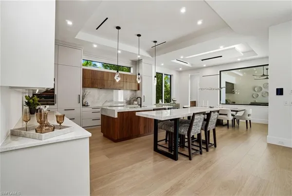 $13,995,000 | 264 8th Avenue South, Naples, FL 34102