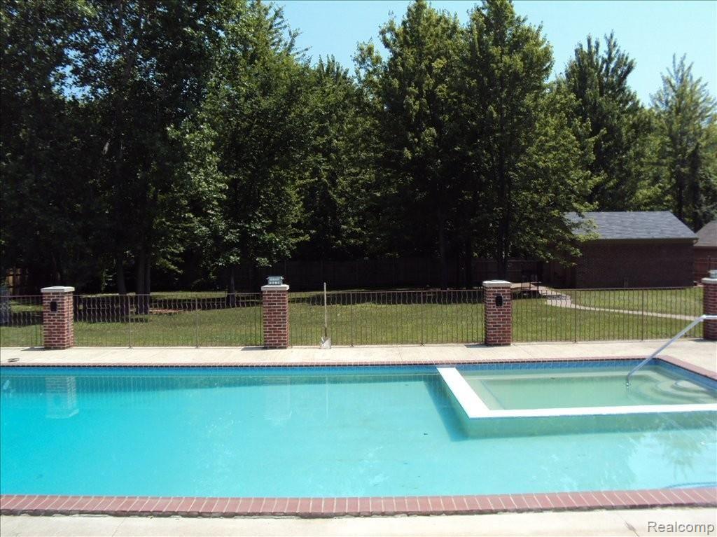 22077 Gudith Road Trenton, MI 48183 - Photo 14 of 24 25' x 50' pool