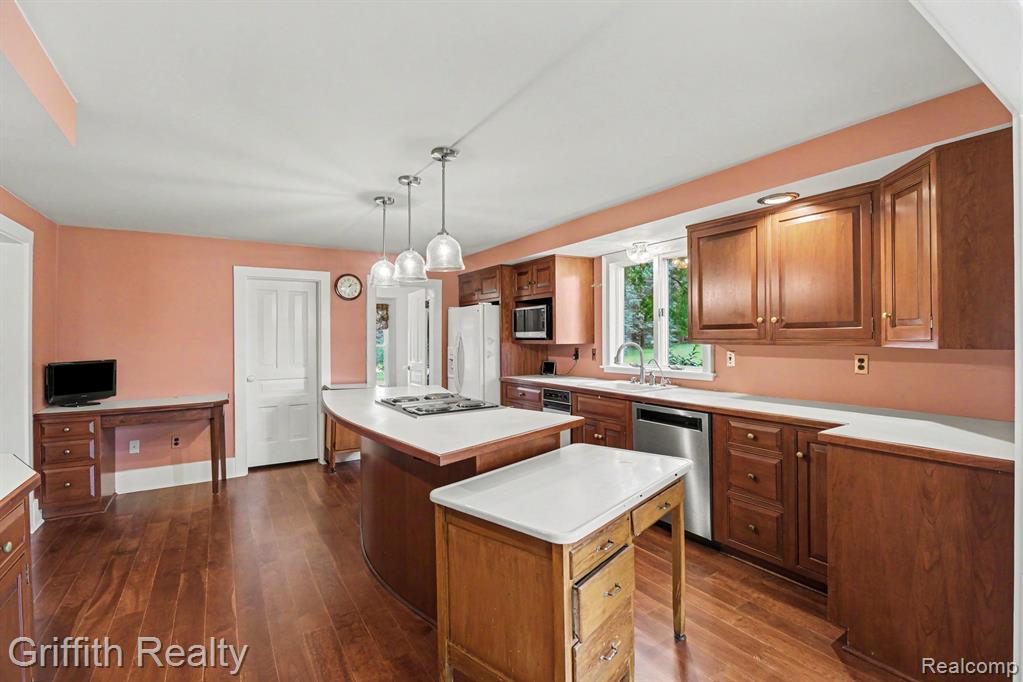 3970 Van Amberg Road Brighton, MI 48114 - Photo 12 of 42