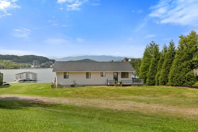 a view of a house with a big yard