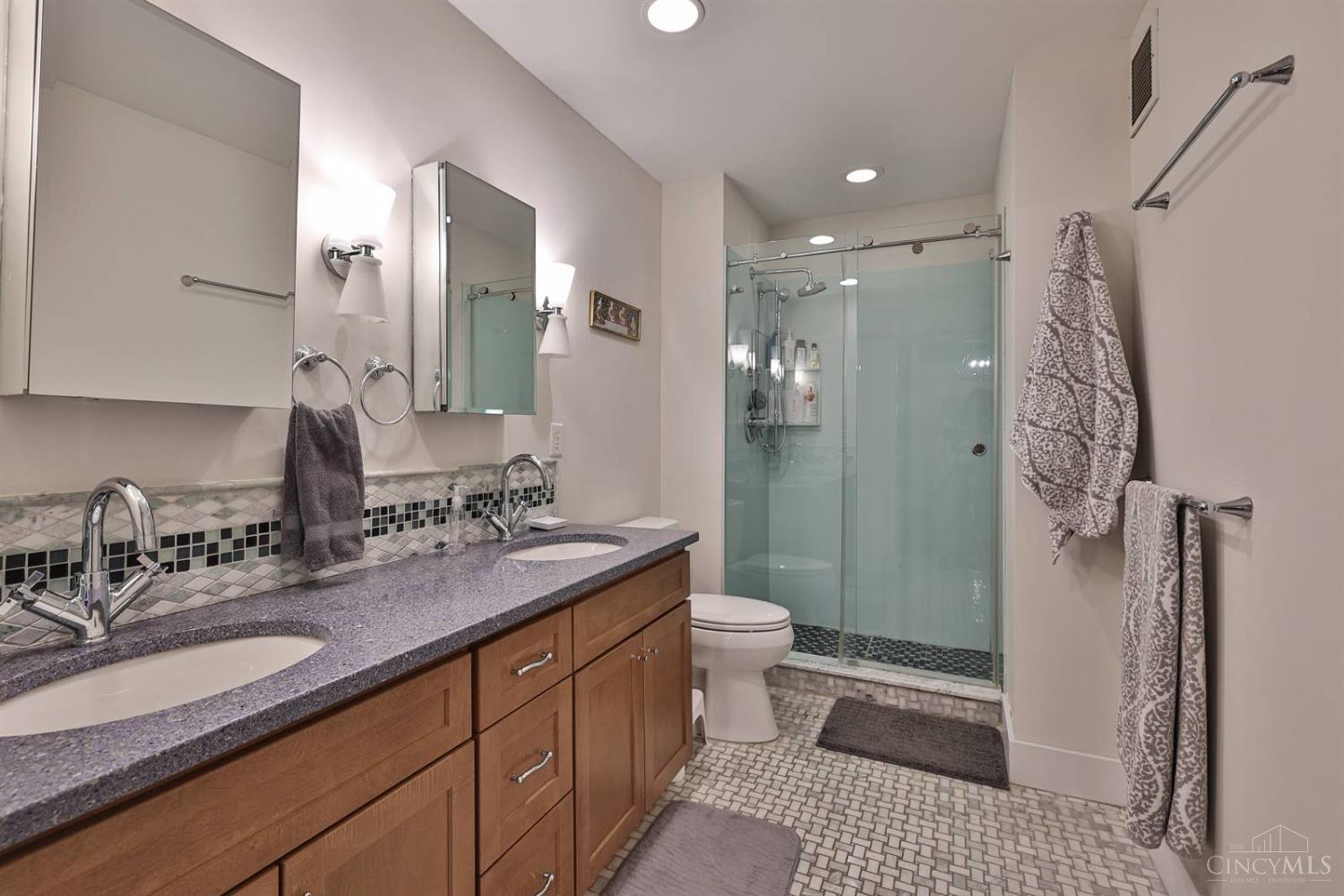512 Reading Road, Unit 202 Cincinnati, OH 45202 - Photo 16 of 34
