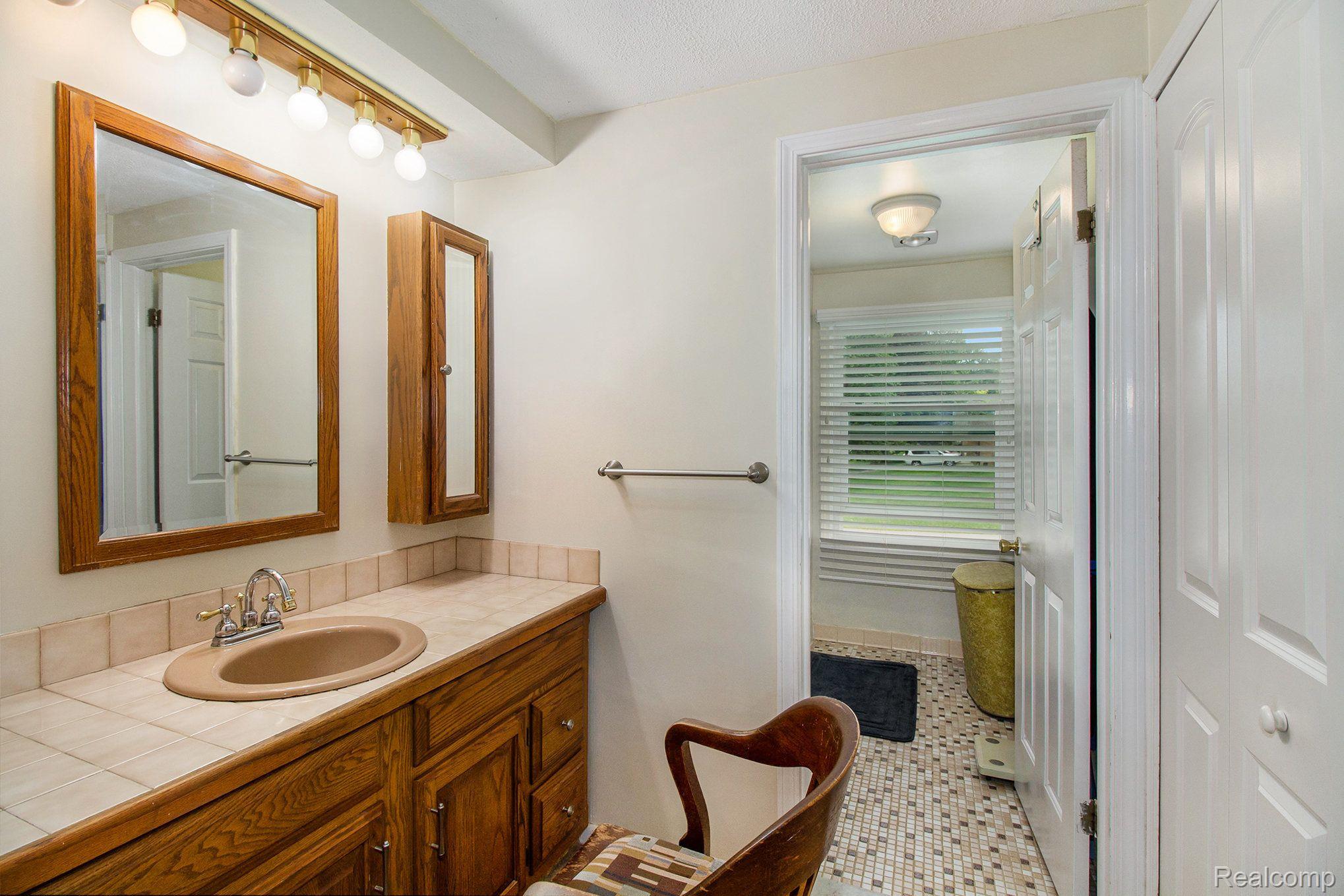 3510 Lantern View Howell, MI 48843 - Photo 17 of 25 Gallery Image 17
