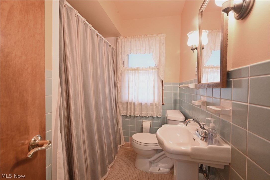 6210 Ridgewood Avenue Cleveland, OH 44129 - Photo 16 of 30