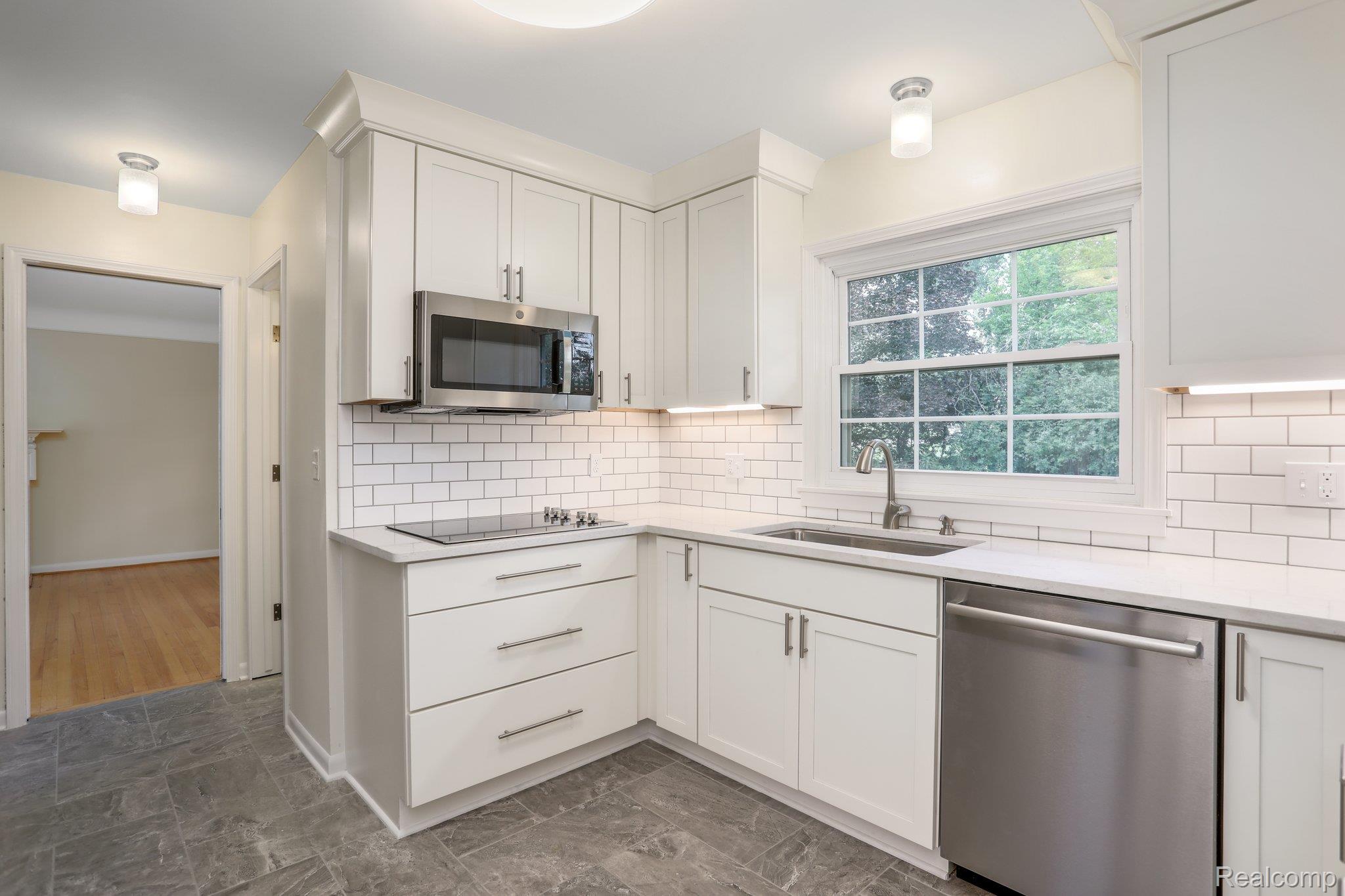 4259 Wendell Road West Bloomfield, MI 48323 - Photo 10 of 39 9.jpg