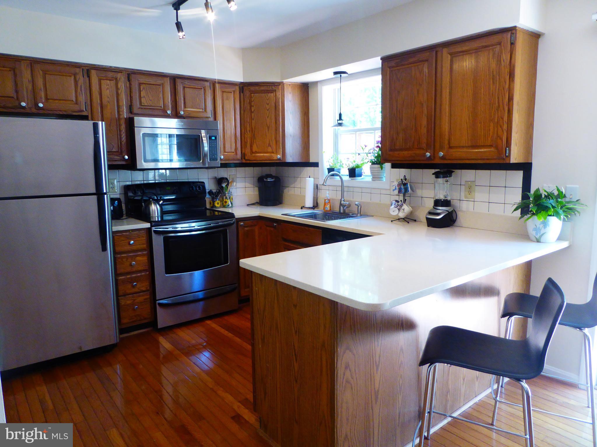 11947 Sentinel Point Court Reston, VA 20191 - Photo 11 of 27 Stainless Appliances and Silestone Counters