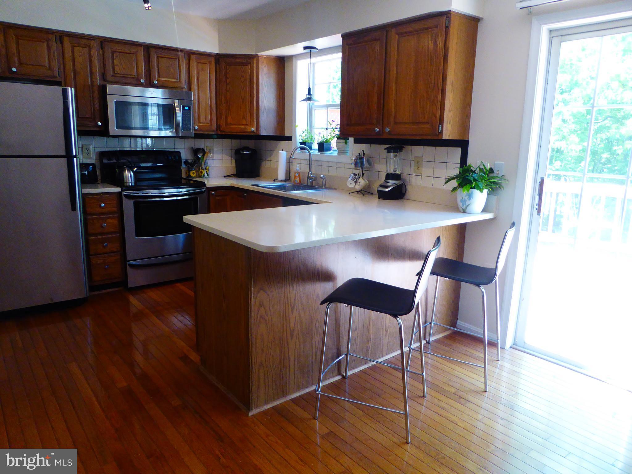 11947 Sentinel Point Court Reston, VA 20191 - Photo 7 of 27 Breakfast Bar