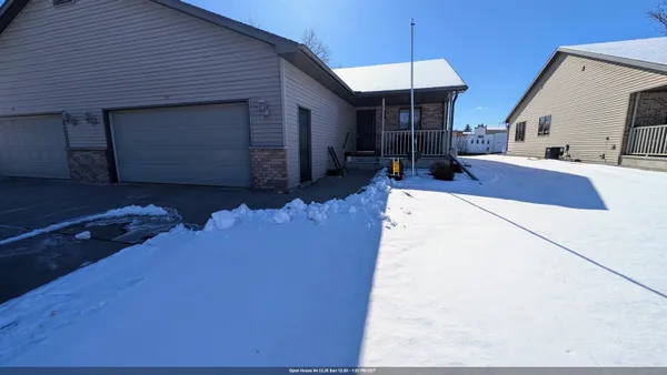 $299,900 | 114 East North Water Street, New London, WI 54961
