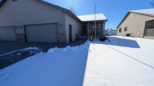 $319,900 | 114 East North Water Street, New London, WI 54961