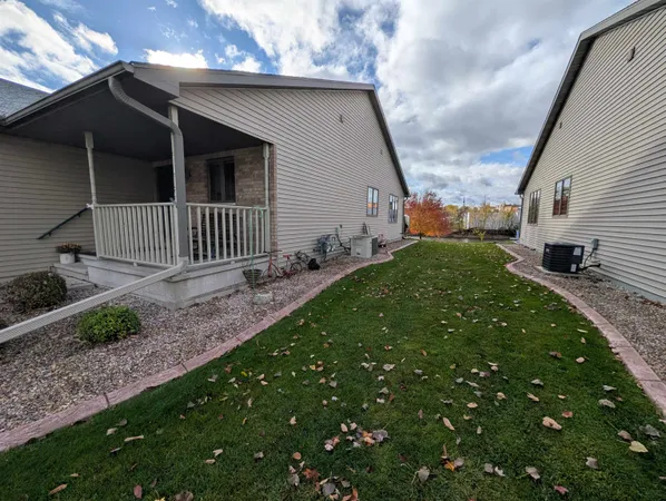 $319,900 | 114 East North Water Street, New London, WI 54961