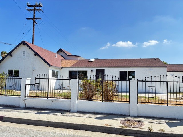 a view of house with a outdoor space