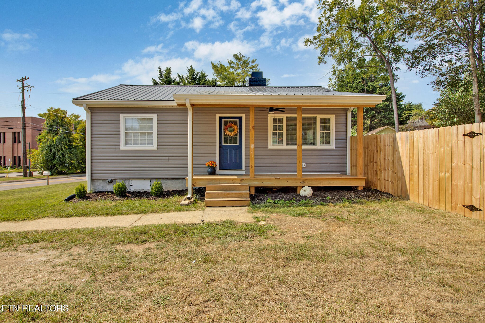 244 Vermont Avenue Oak Ridge, TN 37830 - Photo 1 of 18