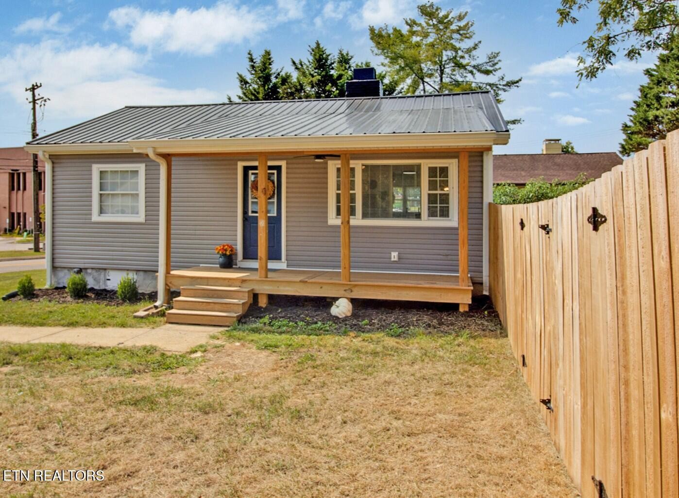 244 Vermont Avenue Oak Ridge, TN 37830 - Photo 2 of 18