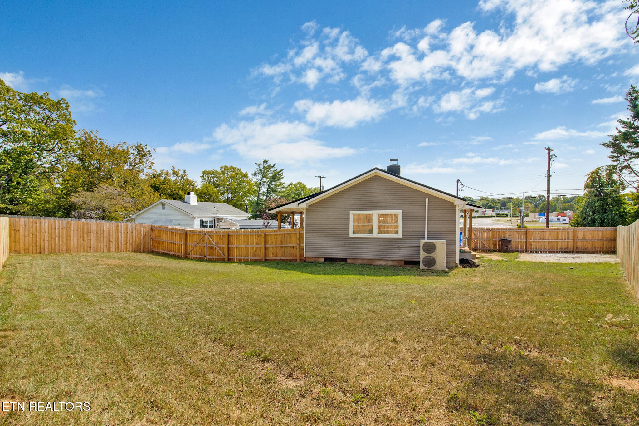 244 Vermont Avenue Oak Ridge, TN 37830 - Photo 5 of 18