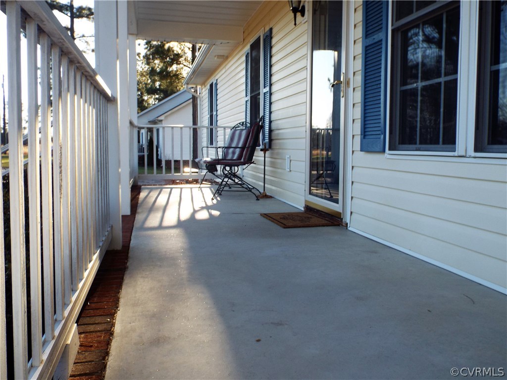 24007 Cabin Point Road Disputanta, VA 23842 - Photo 3 of 34 Gallery Image 3