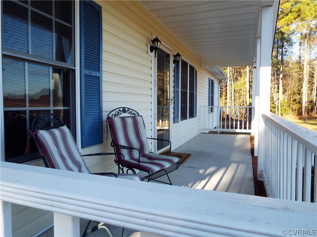 24007 Cabin Point Road Disputanta, VA 23842 - Photo 4 of 34 Gallery Image 4