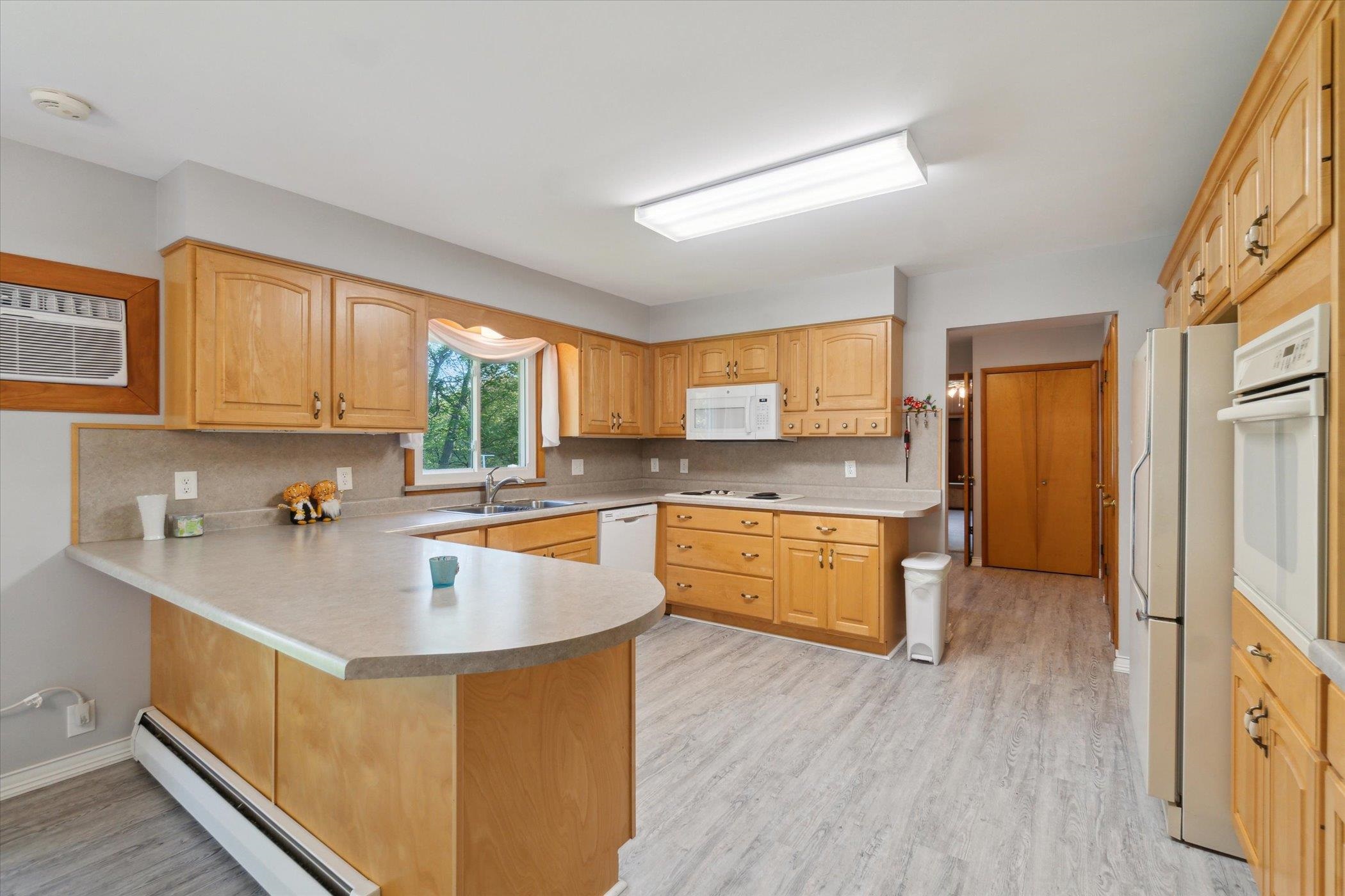 178 West Henderson Road Owosso, MI 48867 - Photo 14 of 71 50174559-91dfd35c-2f12-466c-bf5b-49a6ea1dee94.JPG